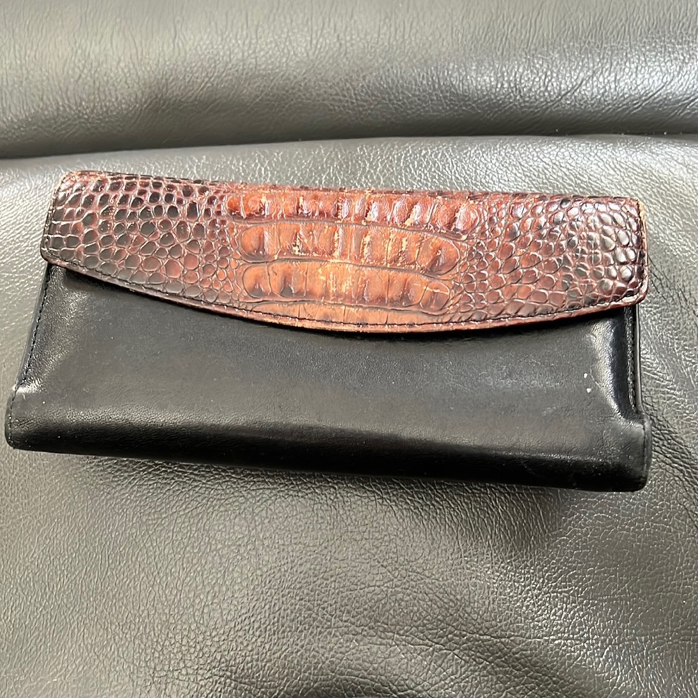 Brahmin wallet used but excellent shape